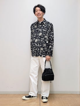 「TAKEO KIKUCHI（タケオキクチ）の【BOWLER HAT LABEL】日本製PLAYプリントシャツ（シャツ/ブラウス、ブラック系）」を使った、piroya619さん（メンズ）の秋コーディネート