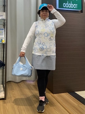 「adabat（アダバット）のUVカット/吸水速乾 バブルプリントハーフジッププルオーバー（Tシャツ/カットソー、ブルー系）」を使った、みさりんさん（レディース・152cm）の夏コーディネート