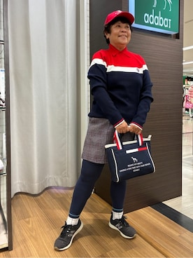 「adabat（アダバット）の【ADABAT NAVY】トリコロールスプリットカラーニット（ニット/セーター、レッド系）」を使った、みさりんさん（レディース・152cm）の秋コーディネート