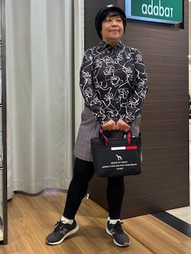 「adabat（アダバット）の裏起毛ドローイングフラワー長袖ポロシャツ（ポロシャツ、ブラック系）」を使った、みさりんさん（レディース・152cm）の冬コーディネート