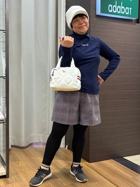 「adabat（アダバット）の【吸湿発熱/ストレッチ/エコ】サーモスムーススプリットネックプルオーバー（Tシャツ/カットソー、ブルー系）」を使った、みさりんさん（レディース・152cm）の冬コーディネート