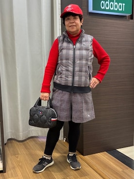 「adabat（アダバット）の【ADABAT NAVY】グレンチェック中綿ベスト（その他アウター、ブラック系）」を使った、みさりんさん（レディース・152cm）の冬コーディネート