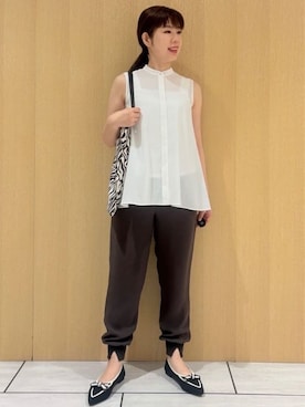 「UNTITLED（アンタイトル）の【接触冷感/吸水速乾】フレアバックシャンブラウス（シャツ/ブラウス、ホワイト系）」を使った、CHISATOさん（レディース・154cm）の秋コーディネート