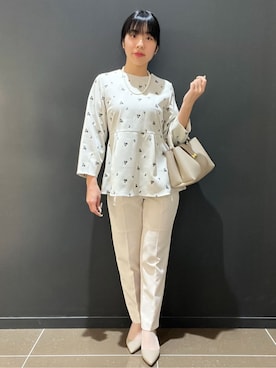 「OPAQUE.CLIP（オペークドットクリップ）のフラワー刺繍ペプラムブラウス【洗濯機OK】（Shirts、ベージュ系）」を使った、yunさん（レディース・155cm）の冬コーディネート