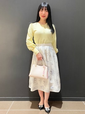 「index（インデックス）のビジューボタンヘンリーネックニット【洗濯機OK】（Knitwear、イエロー系）」を使った、yunさん（レディース・155cm）の冬コーディネート