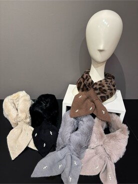 「SHOO・LA・RUE（シューラルー）のファー×パール風付きニットティペット（ストール/ショール、ブラウン系）」を使った、yamaさん（レディース）の秋コーディネート