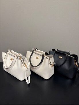 「SHOO・LA・RUE（シューラルー）の【セレモニー/2WAY】フロント金具トートバッグ（トートバッグ、ホワイト系）」を使った、yamaさん（レディース）の冬コーディネート