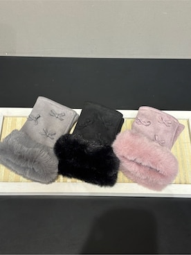「SHOO・LA・RUE（シューラルー）の指切りリボン付きグローブ（手袋、グレー系）」を使った、yamaさん（レディース）の秋コーディネート