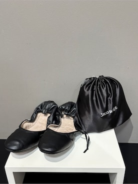 「SHOO・LA・RUE（シューラルー）の【セレモニー】巾着付折り畳みスリッパ（ルームシューズ/スリッパ、ブラック系）」を使った、yamaさん（レディース）の冬コーディネート