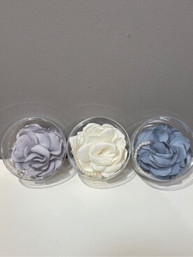 「SHOO・LA・RUE（シューラルー）の【セレモニー】サテンコサージュ（ブローチ/コサージュ、ホワイト系）」を使った、yamaさん（レディース）の冬コーディネート