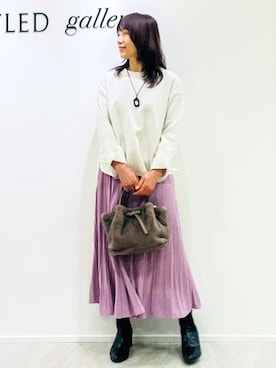 「アイテム（スカート、パープル系）」を使った、めいさん（レディース・160cm）の秋コーディネート