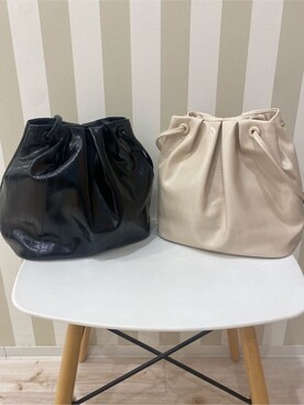 「SHOO・LA・RUE（シューラルー）のイールレザー風サイドスナップトートバッグ（トートバッグ、ブラック系）」を使った、ゆうゆうさん（レディース・153cm）の秋コーディネート