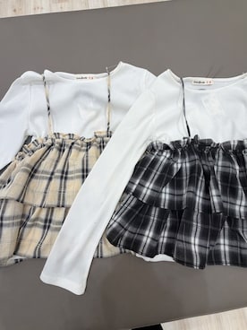 「SHOO・LA・RUE（シューラルー）の【2点セット】チェック柄フリルキャミビスチェ×テレコロンT（Tシャツ/カットソー、ベージュ系）」を使った、ゆうゆうさん（レディース・153cm）の春コーディネート