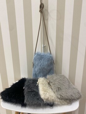「SHOO・LA・RUE（シューラルー）のラメ入りファーが目を惹く ミニショルダーバッグ（ショルダーバッグ、グレー系）」を使った、ゆうゆうさん（レディース・153cm）の秋コーディネート