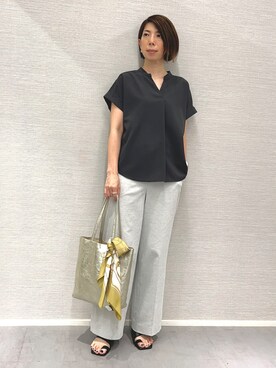 「UNTITLED（アンタイトル）の【セットアップ可/通気性/UVカット】エアリークールブラウス（シャツ/ブラウス、グレー系）」を使った、Shinakoさん（レディース・158cm）の夏コーディネート