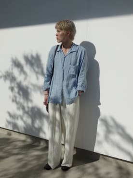 「URBAN RESEARCH（アーバンリサーチ）のMARKAWARE　COMFORT FIT SHIRTS（シャツ/ブラウス、ブルー系）」を使った、髙鍋サワさん（メンズ・178cm）の秋コーディネート