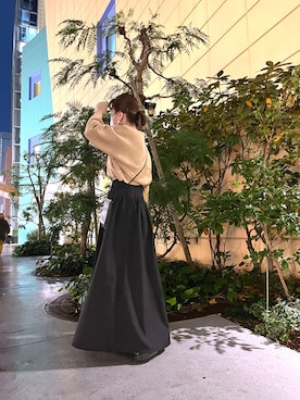 シャーリングボリュームスカートを使った人気ファッション