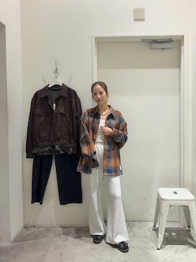 「CIAOPANIC TYPY（チャオパニックティピー）の【美脚見え/3サイズ展開】リブダンボールフレアパンツ（その他パンツ、ホワイト系）」を使った、さくらさん（レディース・154cm）の秋コーディネート