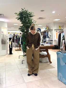 「CIAOPANIC TYPY（チャオパニックティピー）の【3サイズ展開/ウエスト配色】裾ドロストバレルイージーパンツ（その他パンツ、ベージュ系）」を使った、さくらさん（レディース・154cm）の夏コーディネート