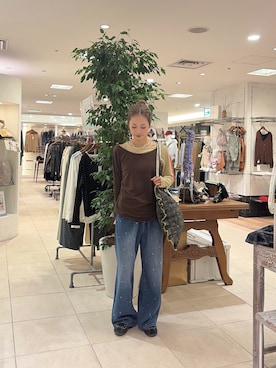 「WILLOW（ウィロー）の【willow】シアーリブベロアレイヤードトップス（Tシャツ/カットソー、ブラウン系）」を使った、さくらさん（レディース・154cm）の秋コーディネート