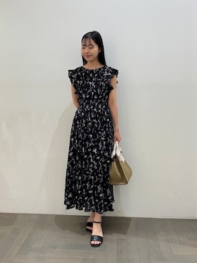 「NATURAL BEAUTY BASIC（ナチュラルビューティーベーシック）のフラワープリントフリルワンピース（ワンピース、ブラック系）」を使った、honokaさん（レディース・153cm）の夏コーディネート
