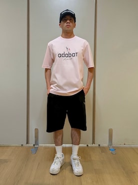 「adabat（アダバット）の【ADABAT NAVY】接触冷感/抗菌防臭/消臭 アイスクリアコットン半袖ロゴT（Tシャツ/カットソー、ピンク系）」を使った、yamatai0723さん（メンズ）の夏コーディネート