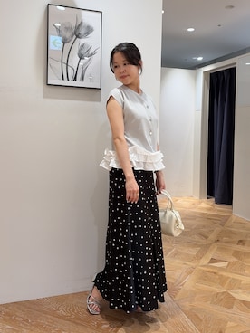 「NATURAL BEAUTY BASIC（ナチュラルビューティーベーシック）のフリルドッキングニットジレ（ベスト、グレー系）」を使った、rio03nbbさん（レディース・155cm）の夏コーディネート