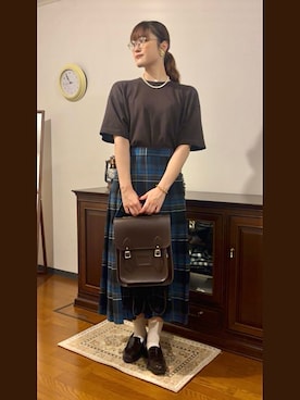 「アイテム（バックパック/リュック、ブラウン系）」を使った、今井晴さん（レディース・178cm）の秋コーディネート