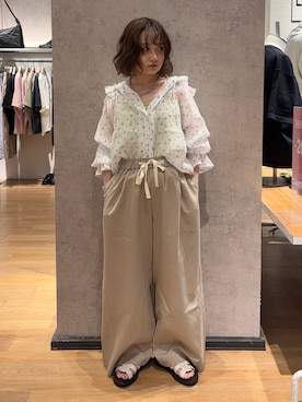 「LOWRYS FARM（ローリーズファーム）のスタイルＵＰクロスカップキャミ　100757（Tシャツ/カットソー、イエロー系）」を使った、risa1722さん（レディース）の夏コーディネート