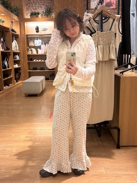 「LOWRYS FARM（ローリーズファーム）のサーマルフラワーフリルパンツ　1048957（その他パンツ、グレー系）」を使った、risa1722さん（レディース）の夏コーディネート