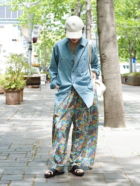 「JOURNAL STANDARD LUXE（ジャーナルスタンダード　ラックス）のリバティフラワー タックパンツ（その他パンツ、ブルー系）」を使った、KSさん（レディース・162cm）の春コーディネート