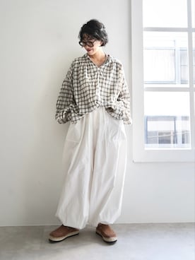 「JOURNAL STANDARD LUXE（ジャーナルスタンダード　ラックス）のバフワッシャー ベイカーパンツ（その他パンツ、ホワイト系）」を使った、KSさん（レディース・162cm）の夏コーディネート