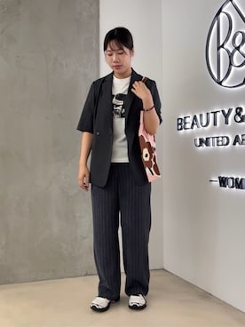 「BEAUTY&YOUTH UNITED ARROWS(ビューティーアンドユースユナイテッドアローズ)のポリエステルブレンド ストライプ イージーパンツ(その他パンツ、グレー系)」を使った、BEAUTY&YOUTH WOMENSさん(レディース・156cm)の夏コーディネート