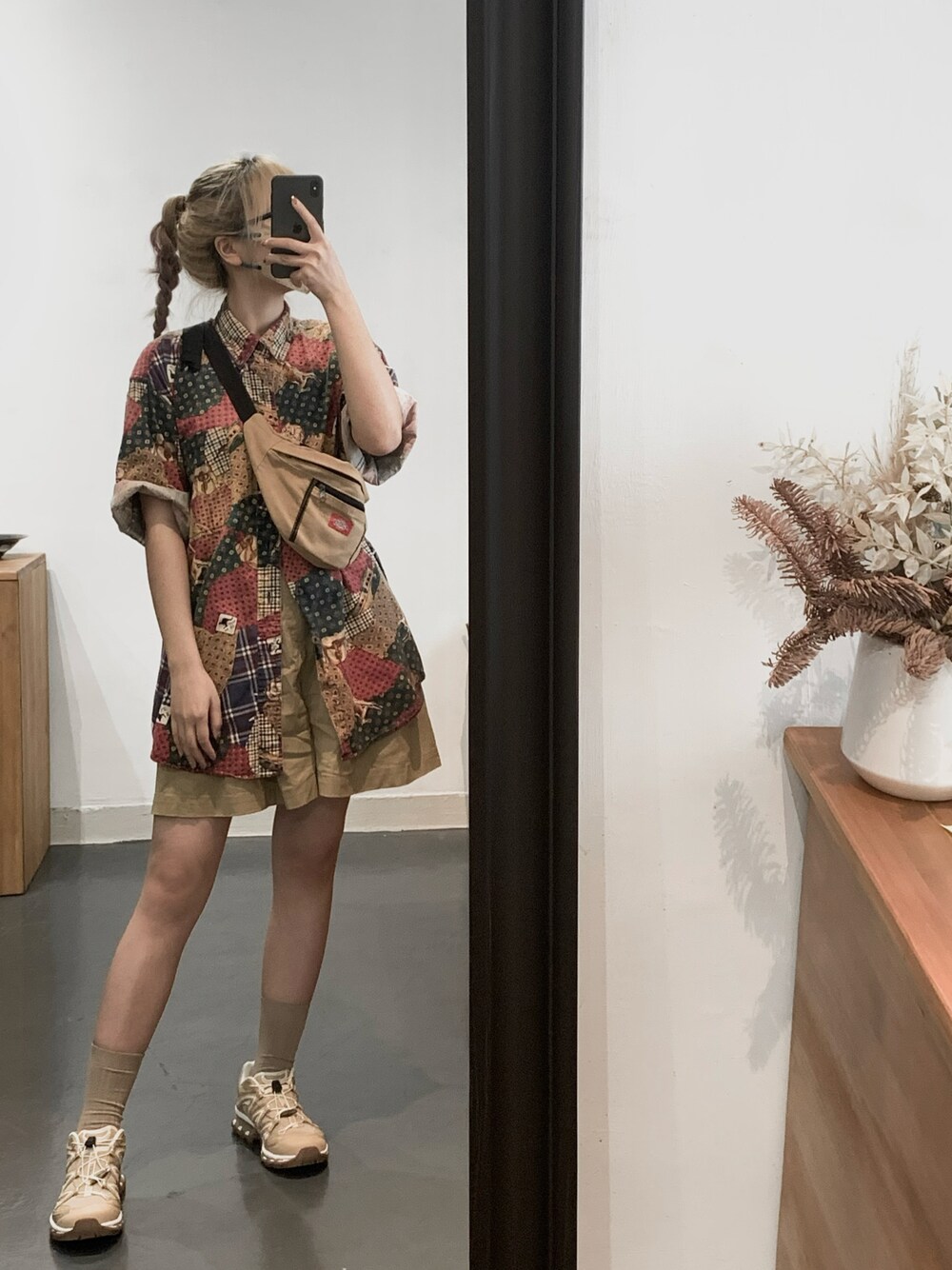 「ootd、夏、street、古着、古着MIX、大人カジュアル、シンプルコーデ、休日スタイル、夏コーデ、シンプル、カジュアル、淡色コーデ、casual、vintage、summer」｜「VINTAGEのアイテム（シャツ/ブラウス、その他）」を使った、naoki.lcsさん（レディース・162cm）の夏コーディネートの1枚目の写真