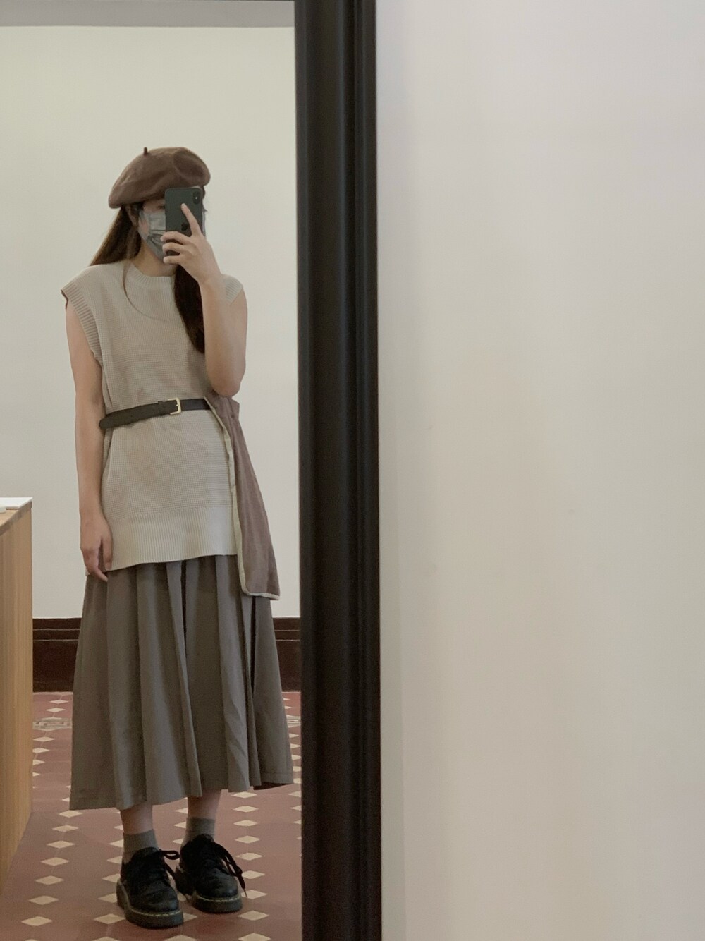 「ootd、大人カジュアル、カジュアル、シンプルコーデ、カジュアルコーデ、春コーデ、シンプル、オトナカジュアル、夏コーデ、夏、休日スタイル、無印良品、Dr.Martens、ママコーデ、淡色コーデ」｜「ZARAのアイテム（ハンチング/ベレー帽、ブラウン系）」を使った、naoki.lcsさん（レディース・162cm）の春コーディネートの1枚目の写真