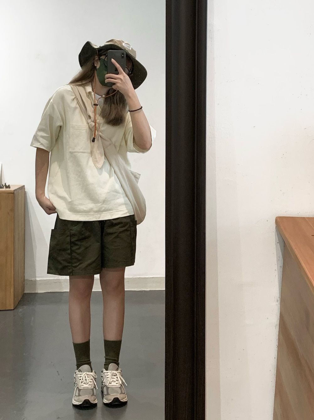 「ootd、夏、outfit、New Balance、大人カジュアル、シンプルコーデ、休日スタイル、夏コーデ、きれいめカジュアル、シンプル、カジュアル、古着、古着MIX、淡色コーデ、niko and ...」｜「CREALIVE DEPT.JPのアイテム（サンバイザー、グリーン系）」を使った、naoki.lcsさん（レディース・162cm）の夏コーディネートの1枚目の写真