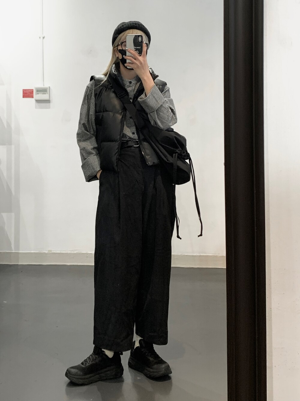 「休日スタイル、パンツスタイル、UNIQLO、UNIQLO U、無印良品、ootd、outfit、大人カジュアル、シンプル、カジュアル、シンプルコーデ、オトナカジュアル、カジュアルコーデ、ワイドパンツ、black」｜「initialのアイテム（帽子、ブラック系）」を使った、naoki.lcsさん（レディース・162cm）の冬コーディネートの1枚目の写真