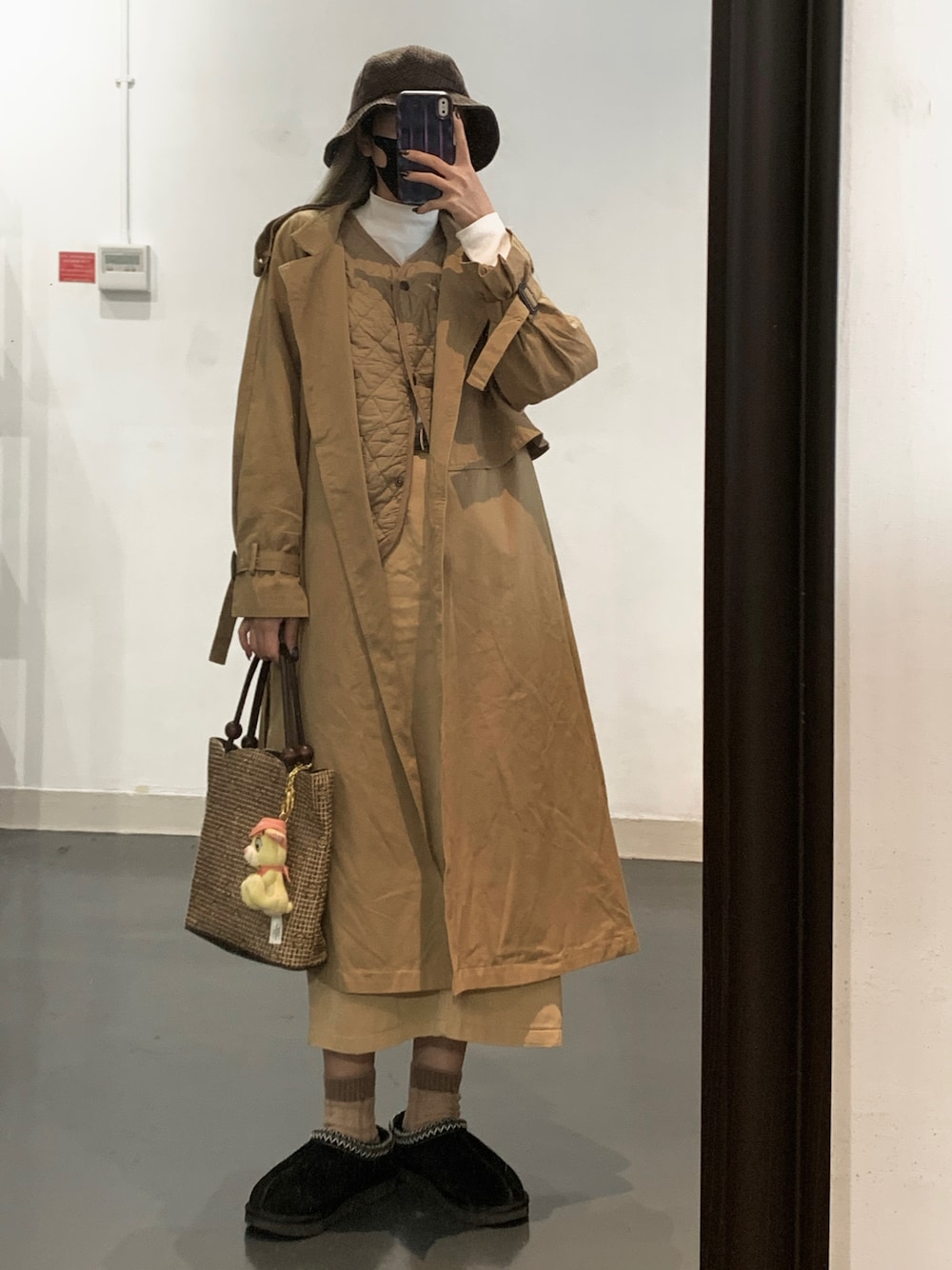 「outfit、UNIQLO、vintage、古着、古着MIX、冬コーデ、大人カジュアル、シンプル、淡色コーデ、カジュアル、シンプルコーデ、オトナカジュアル、カジュアルコーデ、休日スタイル、ootd」｜「niko and...のエターミンチェックハット（ハット、ブラウン系）」を使った、naoki.lcsさん（レディース・162cm）の冬コーディネートの1枚目の写真