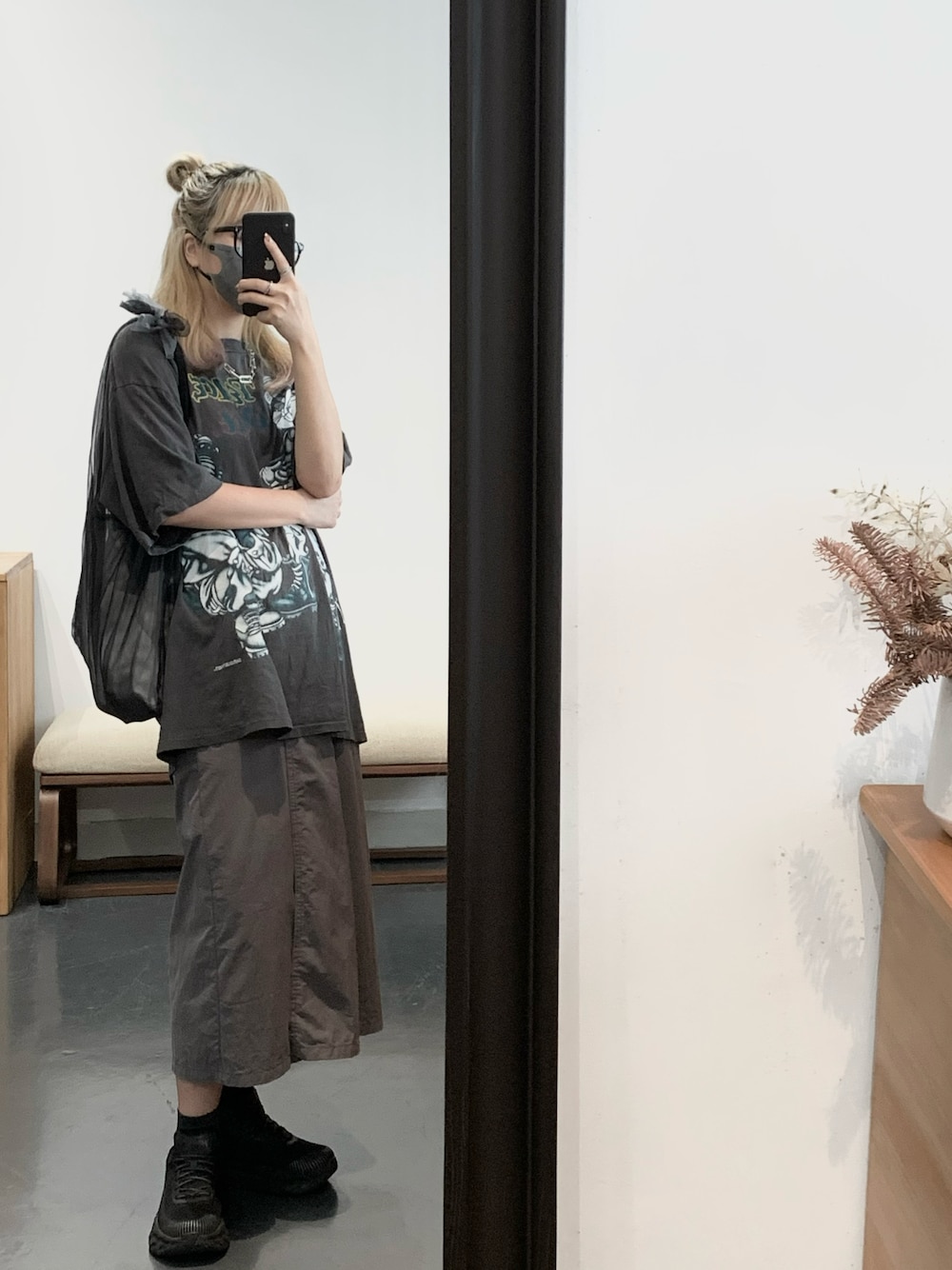 「ootd、夏、Tシャツ、vintage、古着、大人カジュアル、大人コーデ、シンプルコーデ、カジュアルコーデ、休日スタイル、シンプル、カジュアル、今日のコーデ、ママコーデ、古着MIX」｜「VINTAGEのアイテム（Tシャツ/カットソー、グレー系）」を使った、naoki.lcsさん（レディース・162cm）の夏コーディネートの1枚目の写真