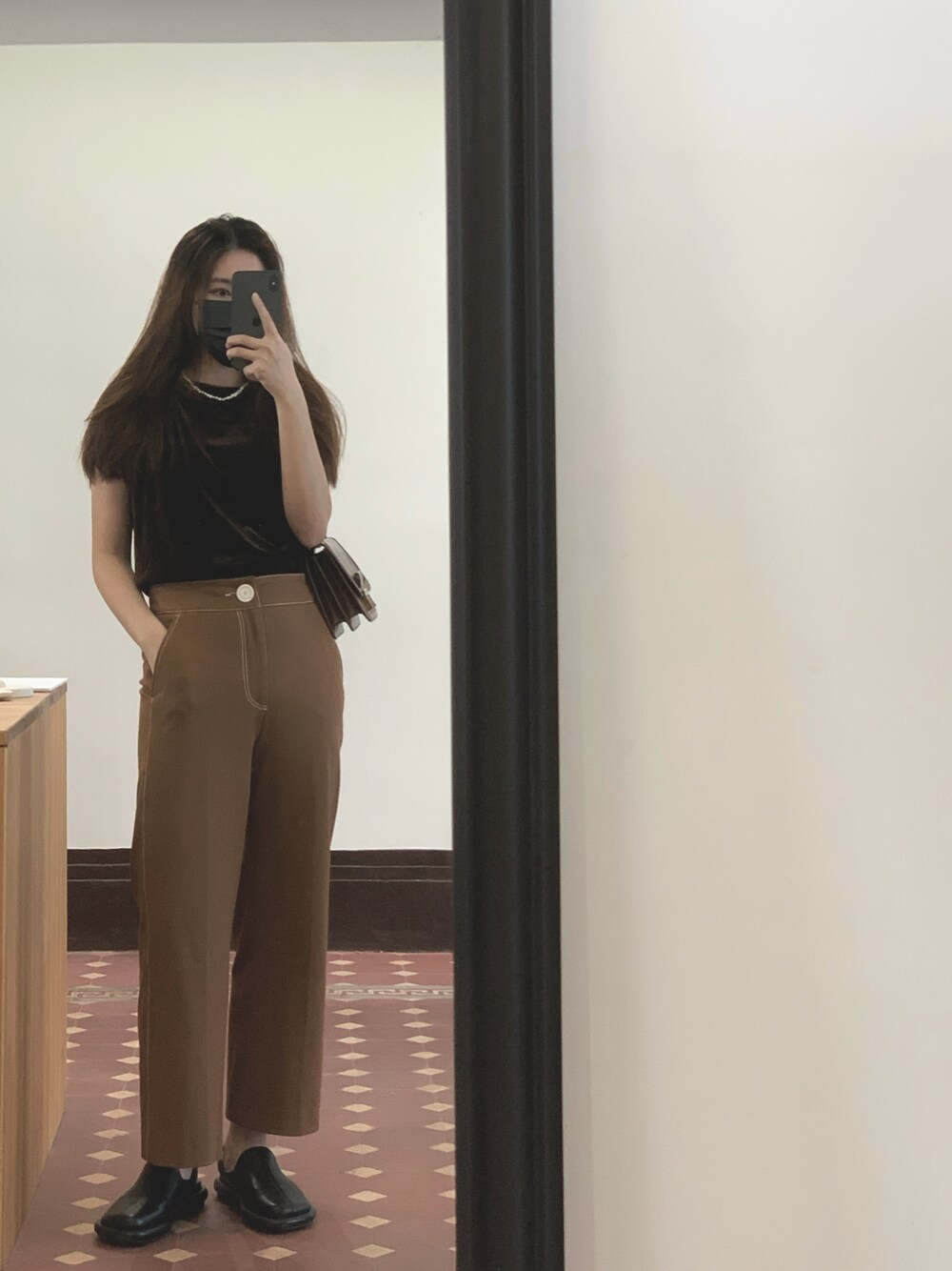 「ZARA、大人カジュアル、カジュアル、シンプルコーデ、カジュアルコーデ、春コーデ、シンプル、オトナカジュアル、ootd、夏コーデ、夏、ママコーデ、休日スタイル、淡色コーデ、daily look」｜「mougganのアイテム（Tシャツ/カットソー、ブラウン系）」を使った、naoki.lcsさん（レディース・162cm）の春コーディネートの1枚目の写真