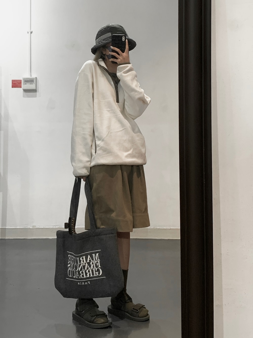 「大人コーデ、今日のコーデ、ワンピース、春コーデ、UNIQLO、outfit、ootd、冬コーデ、シンプル、大人カジュアル、カジュアル、シンプルコーデ、オトナカジュアル、カジュアルコーデ、休日スタイル」｜「KANGOLのアイテム（キャップ、グリーン系）」を使った、naoki.lcsさん（レディース・162cm）の冬コーディネートの1枚目の写真