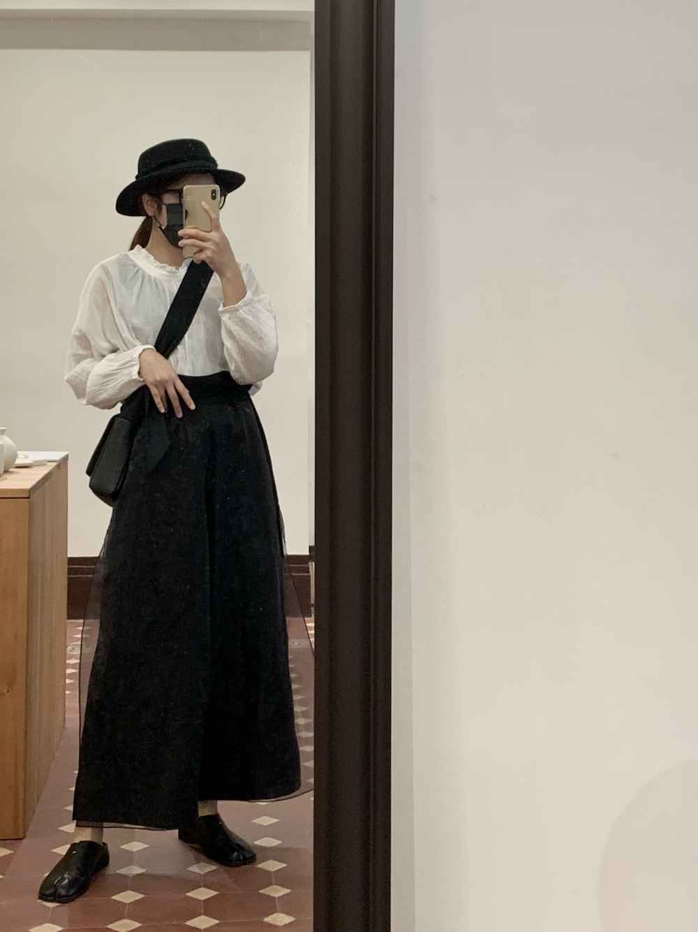 「夏コーデ、春コーデ、白Tシャツ、女の子、ootd、ラクチンコーデ、ママコーデ、daily look、niko and ...、休日コーデ、日系極簡、black、淡色コーデ、outfit、サンダル」｜「initialのアイテム（キャップ、ブラック系）」を使った、naoki.lcsさん（レディース・162cm）の春コーディネートの1枚目の写真