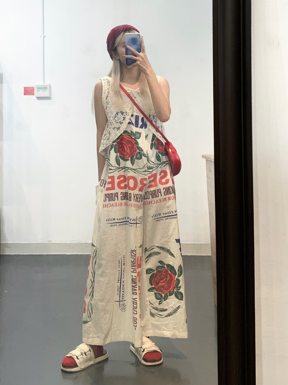 「お出かけコーデ、大人カジュアル、休日スタイル、夏、いいね、save、フォローお願いします🤑、UNIQLO、vintage、古着MIX、古着、夏コーデ、シンプル、シンプルコーデ、カジュアル、オトナカジュアル、カジュアルコーデ」｜「VINTAGEのアイテム（サロペット/オーバーオール、ベージュ系）」を使った、naoki.lcsさん（レディース・162cm）の夏コーディネートの1枚目の写真