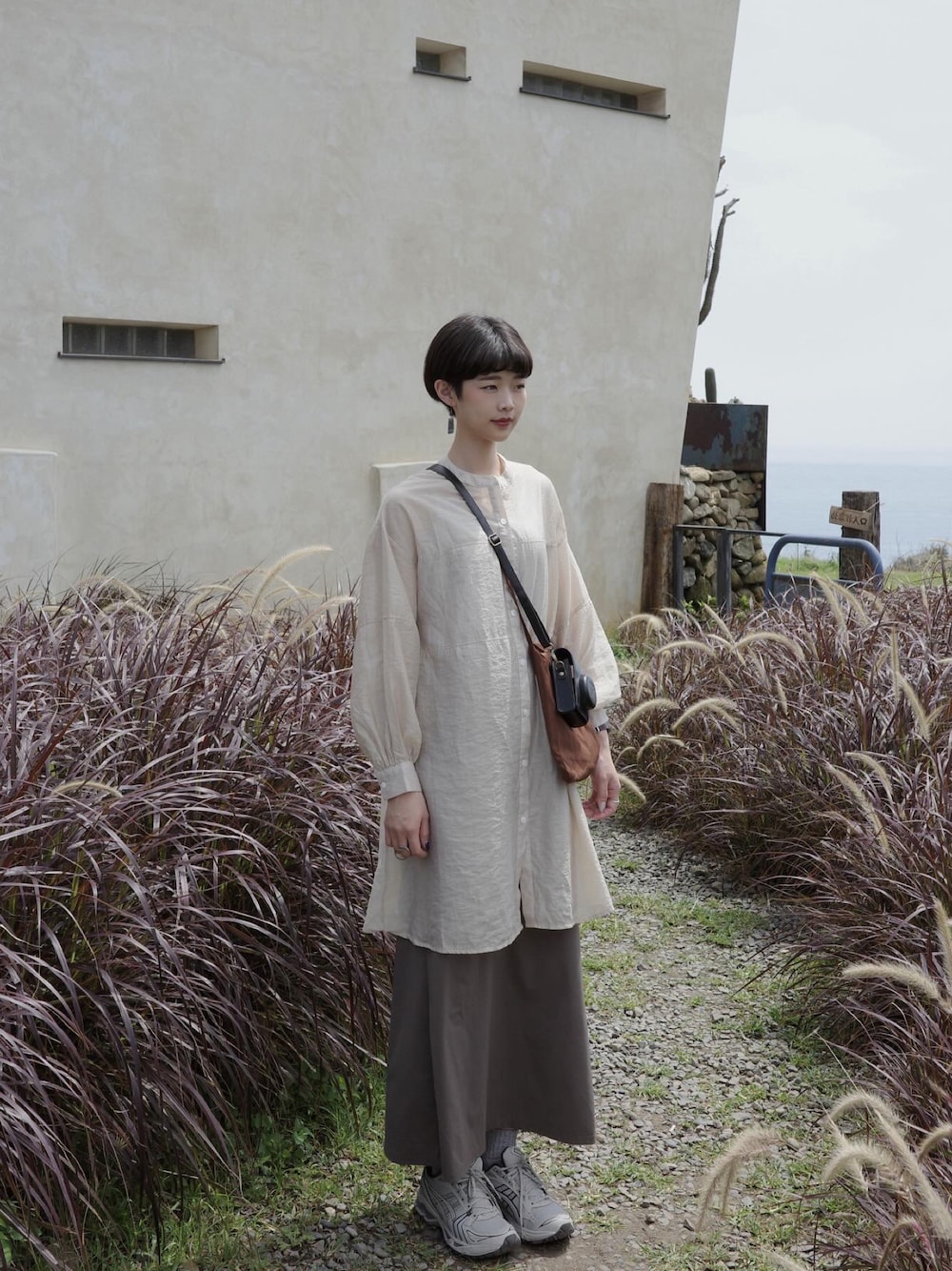 「ISSEY MIYAKEのアイテム（バッグ、ブラウン系）」を使った、Xiさん（レディース・163cm）の春コーディネートの1枚目の写真