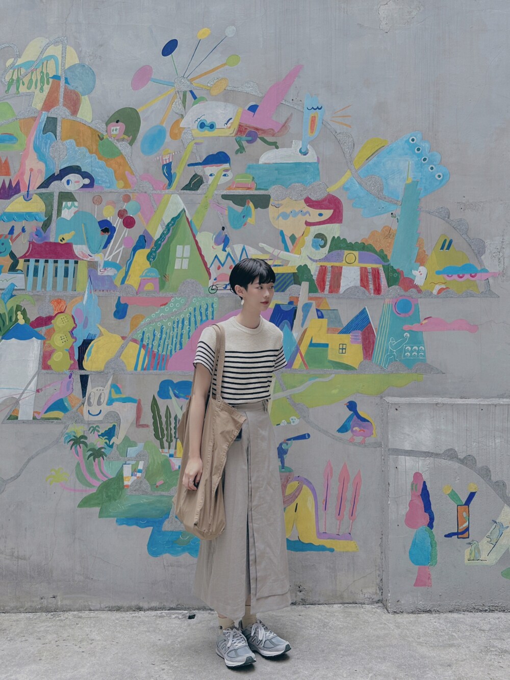 「BEAMS、mouggan、New Balance、nb990v5」｜「mougganのアイテム（スカート、ベージュ系）」を使った、Xiさん（レディース・163cm）の春コーディネートの1枚目の写真