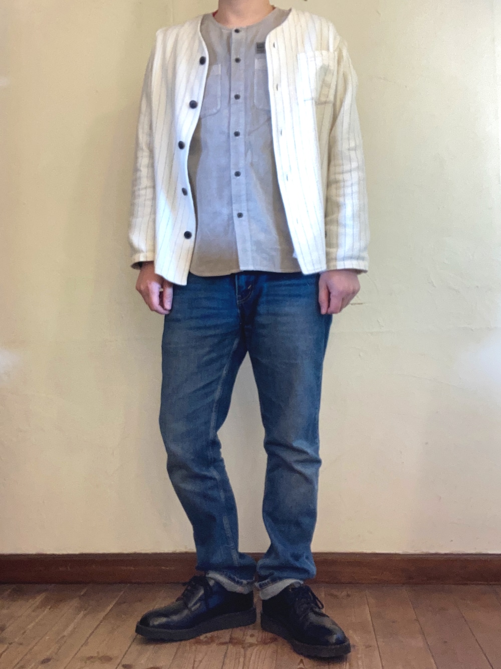 「今日のコーデ、ノーカラーシャツ、コーデュロイシャツ、リーバイス512、Danner、ポストマンシューズ、カジュアルコーデ」｜「Levi'sの【LEVI'S／リーバイス】SL 512  スリムテーパードデニムパンツ（デニムパンツ、ブルー系）」を使った、MUGENさん（メンズ・173cm）の冬コーディネートの1枚目の写真