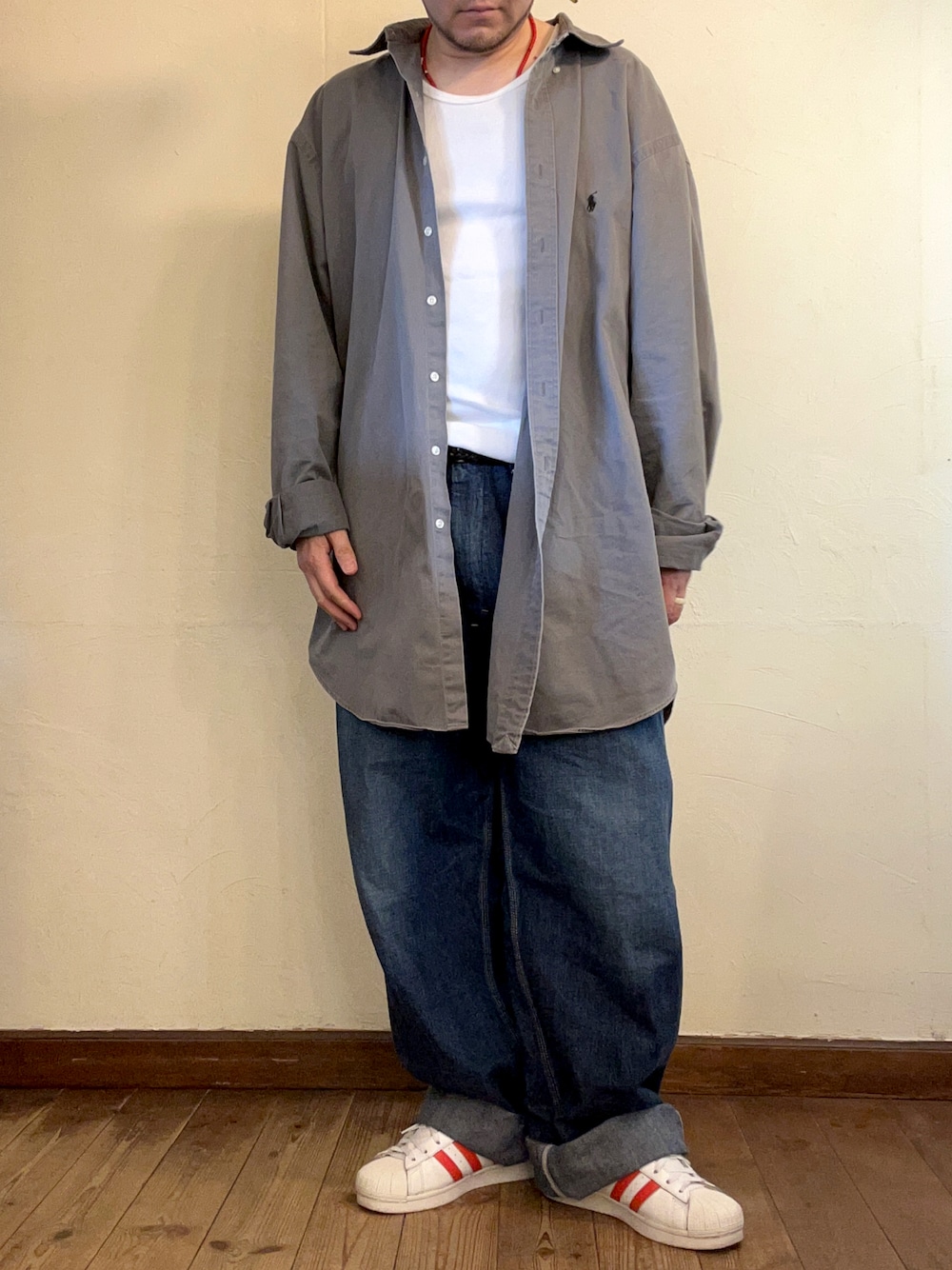 「アディダス、スーパースター、ラルフローレンシャツ、LEE、ペインターパンツ、今日のコーデ、ビッグシルエット、春服」｜「Leeの【LEE/リー】PAINTER ペインターパンツ/Dungarees デニム/スケーターパンツ（チノパンツ、ブルー系）」を使った、MUGENさん（メンズ・173cm）の春コーディネートの1枚目の写真