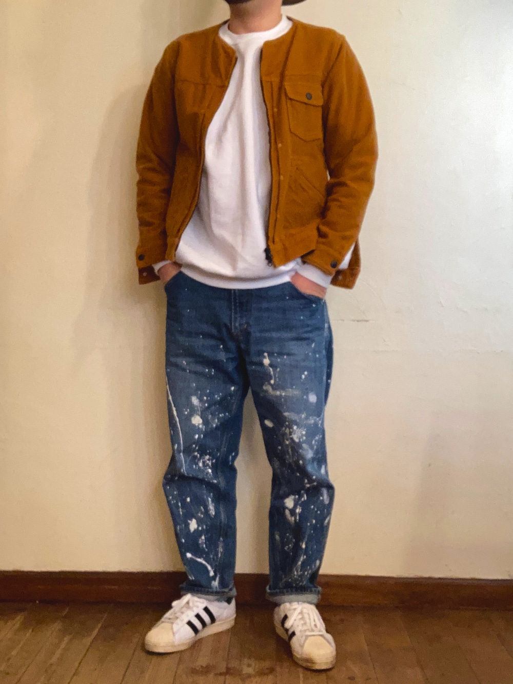 「ワンズストローク、ユニクロ、ワイドテーパードデニム、ペイントデニム、チャンピオン、have a good time、今日のコーデ、カジュアルコーデ、リメイクジーンズ」｜「UNIQLOのワイドフィットテーパードジーンズ（デニムパンツ、ブルー系）」を使った、MUGENさん（メンズ・173cm）の冬コーディネートの1枚目の写真