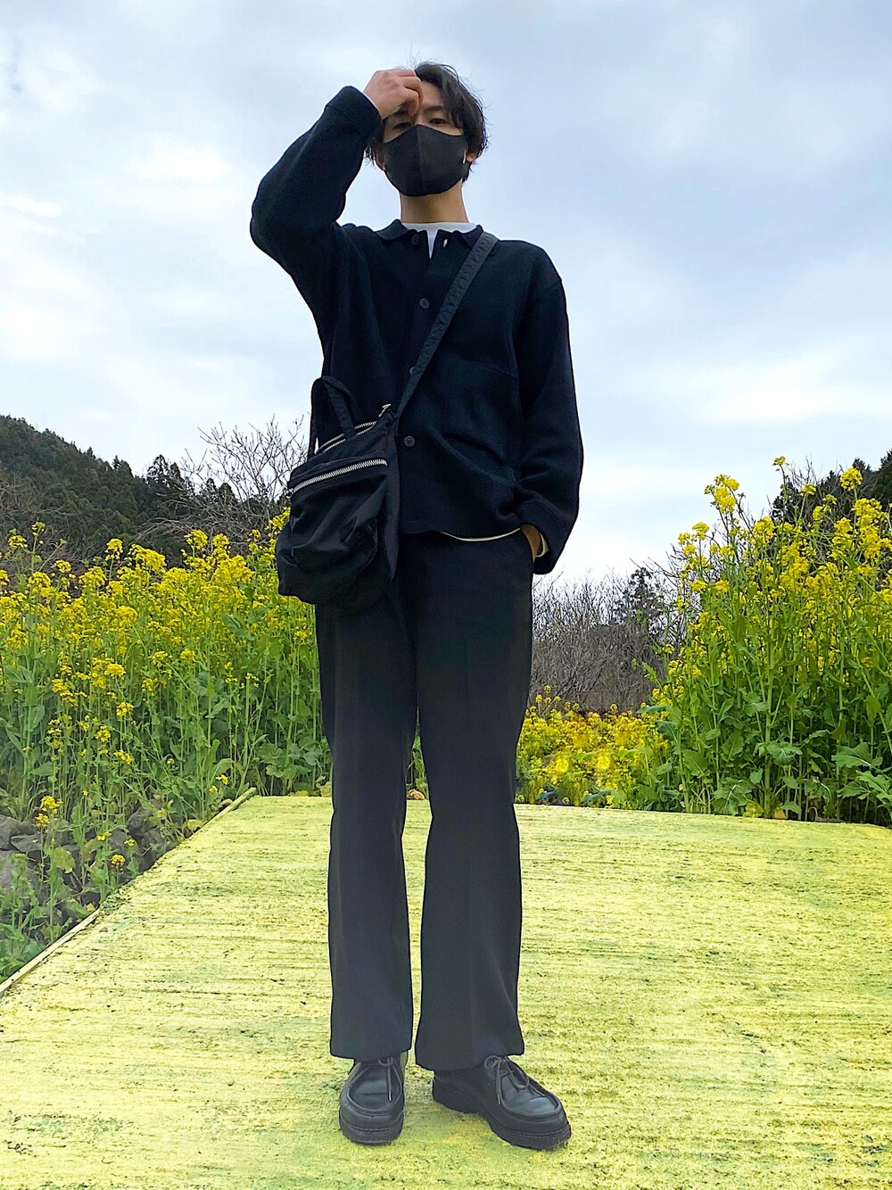「ごきげんウィーク、オトナカジュアル、大人コーデ、春夏コーデ、シンプル、シンプルスタイル、春コーデ、モノトーンコーデ、ブラック、革靴、ビッグシルエット、シンプルコーデ、STILL BY HAND、sacai、Paraboot」｜「STILL BY HANDのアイテム（ニット/セーター、ブラック系）」を使った、ターキーさん（メンズ・177cm）の春コーディネートの1枚目の写真