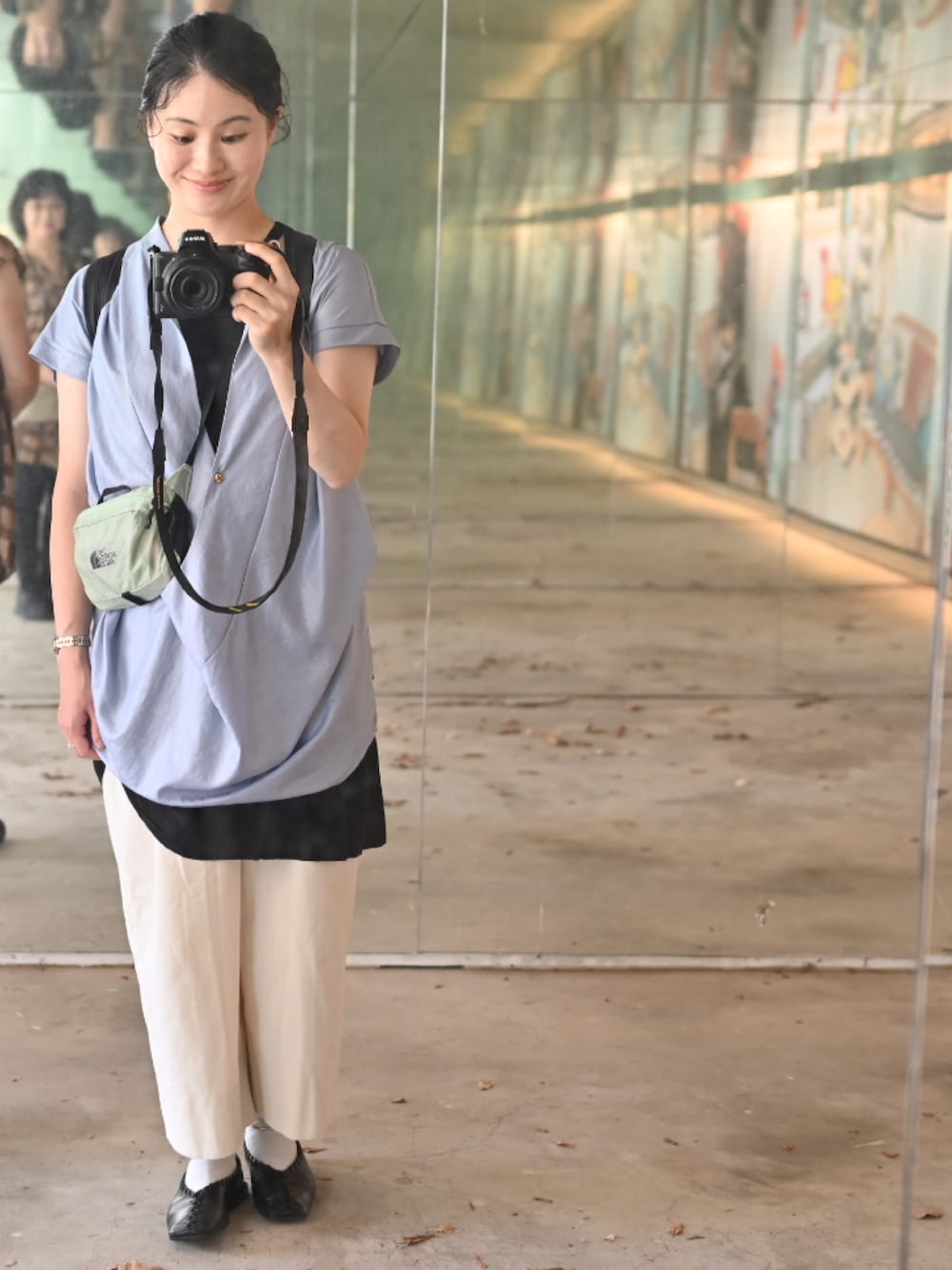 「オトナカジュアル、旅行コーデ、韓国ファッション、JILSANDER」｜「beautiful peopleのアイテム（パンツ、ホワイト系）」を使った、saorismさん（レディース・153cm）の秋コーディネートの1枚目の写真